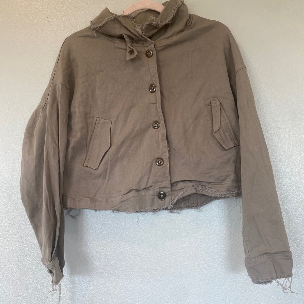 Tan Cropped Utility Jacket Raw Hem Funnel Neck Button Front Khaki Streetwear